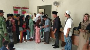 Koperasi batik di Desa Lumpang, Kecamatan Parung Panjang, santuni anak yatim, Minggu 23/9 (dok. KM)