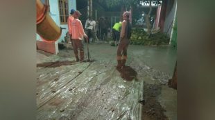 Kegiatan pengecoran jalan lingkungan di Jatimulya, Kabupaten Bekasi (dok. KM)