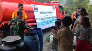 Penyaluran Bantuan Air Bersih Kepada 500 KK di Dusun Surian, Karangpucung, Cilacap, Sabtu 27/10 (dok. KM)