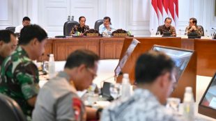 Presiden Joko Widodo memimpin rapat terbatas di Kantor Presiden, Jakarta, pada Selasa, 2 Oktober 2018 (dok. KM)