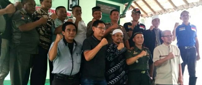 Foto bersama saat syukuran HUT TNI Ke 73 Di Makoramil 2120/Ciomas Kabupaten Bogor, Jumat 5/10/2018 (dok. KM)