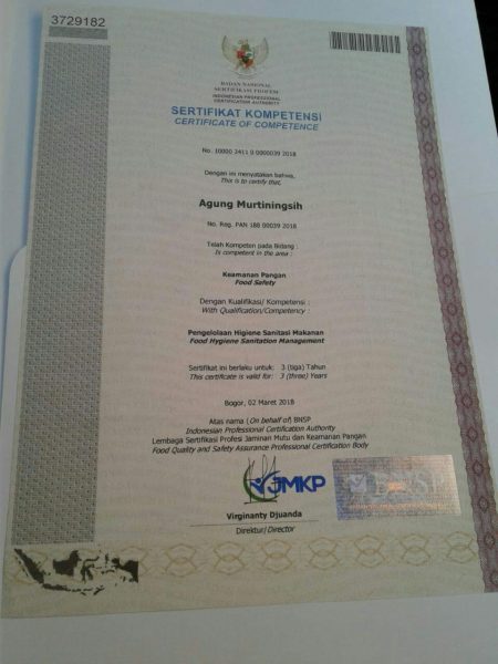 Sertifikat JMKP yang diperoleh pemilik Toko Agung Bakery (dok. KM)