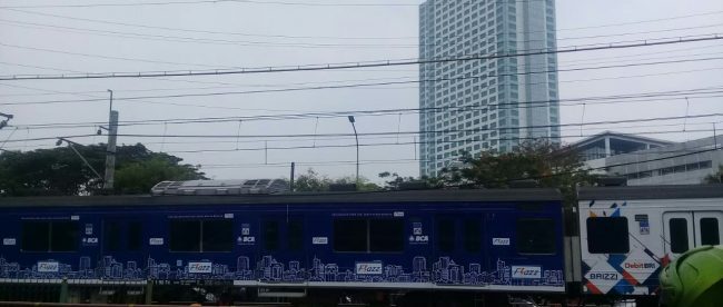KRL KA 1962 anjlok diatas jembatan Palmerah arah Kebayoran Lama pada hari Sabtu 13/10/2018 (dok. KM)