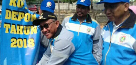 Walikota Depok didampingi Kadisdik Kota Depok saat meresmikan Porseni PGRI ke-73 di Stadion Yayasan Pendidikan Budi Insani, Sabtu 13/10/2018 (dok. KM)
