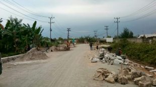 Proyek peningkatan jalan di Desa Air Anyir, Batu Rusa, Bangka (dok. KM)