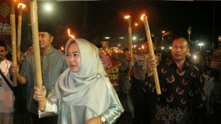 Pasi Ops Kodim 0702/Purbalingga dan seluruh Forkompimda turut serta dalam kegiatan pawai obor dalam rangka Hari Santri Nasional 21/10/2018