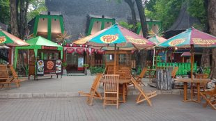 Kondisi pusat jajanan dan cinderamata betawi OK OCE Smart di Pasar Seni, Ancol, yang sangat memperlihatkan (dok. KM)