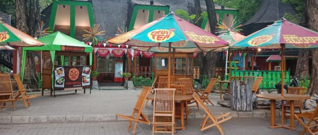 Kondisi pusat jajanan dan cinderamata betawi OK OCE Smart di Pasar Seni, Ancol, yang sangat memperlihatkan (dok. KM)