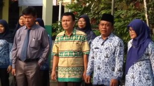Tim asesor akreditasi sekolah tiba di SDN 2 Cimanggis, Kabupaten Bogor, Senin pagi 1/10 (dok. KM)