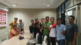 Jurnalis Pangkalpinang berkumpul memberi dukungan solidaritas sesama pegiat Pers, Minggu 7/10/2018 (dok. KM)