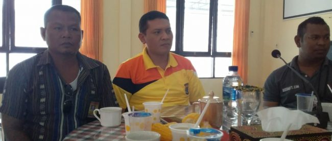 Kapolres Rote Ndao AKBP Bambang Hari Wibowo bersama awak media, Jumat 23/11/2018 (dok. KM)