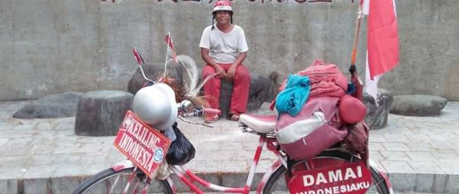 Damin, warga Lampung yang bersepeda ontel keliling Indonesia hingga mencapai Papua (dok. KM)