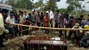 Proses pemakaman Endang Sri Bagus Nita di Kebumen, Minggu 4/11/2018 (dok. KM)