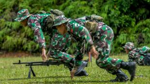 Kontingen Indonesia di lomba Tembak Asean Armies Rifle Meet ke 28 di Lapangan 400 Teredak Camp, Malaka, Malaysia (dok. Dispenad)