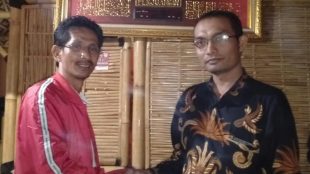 Ketua DPC PDI Perjuangan Kabupaten Bekasi Soleman dan Kornas Pro Jokowi Indonesia Razali Ismail Ubit, Senin 26/11/2018 (dok. KM)