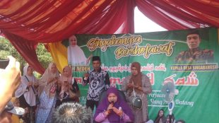 Mamah Dedeh memberikan tausiah dia acara Tenjo Bersholawat, Kamis 15/11/2018 (dok. KM)