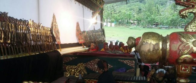Festival Kaliputih juga diisi dengan pentas 5 dalang cilik yang diselenggarakan di kawasan Waduk Sempor Kabupaten Kebumen, Minggu 25/11/2018