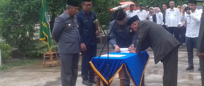 Walikota Bekasi Rahmat Effendi saat melantik Pejabat Eselon II di TPST Bantar Gebang (dok. KM)