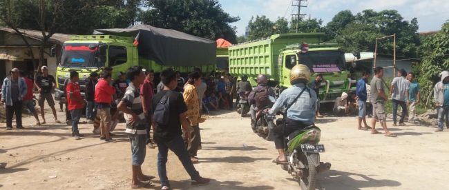 Aksi unjuk rasa sopir truk di Parungpanjang, Bogor, Jumat 21/12/2018 (dok. KM)