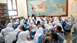 Pustaka Bogor menyelenggarakan "Open House" dan dialog di Museum Tanah, Kota Bogor, 5/12/2018 (dok. KM)