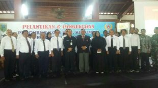 Pelantikan Pengurus Antar Waktu (PAW) Komite Olah Raga Nasional (KONI) Kabupaten Kebumen periode 2018-2020 oleh Ketua KONI Jawa Tengah Subroto di Pendopo Rumah Dinas Bupati Kebumen 28/11/2018