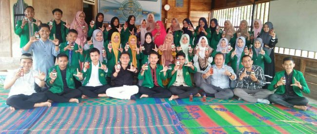Pemerintahan Mahasiswa IAIN Langsa melakukan wisata karya ke home insidutri sirup manggrove milik warga Kuala Langsa, Kamis 6/12/2018 (dok. KM)