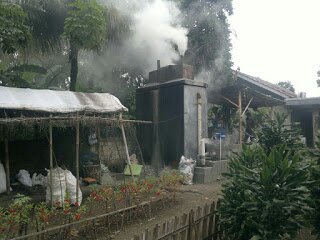 Tungku Pembakaran Sampah Yang Dikelola Mursyid di Desa Cikeas, Kabupaten Bogor (dok. Tar/KM)