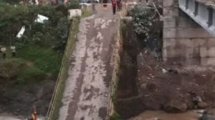 Kondisi Jembatan Kali Genteng, Pekalongan, yang roboh pada Rabu 12/12/2018 (dok. KM)