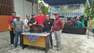 Direktur Operasional PT. Timah Alwin Akbar dan jajaran saat meresmikan Sport Center PT. Timah di Bangka Selatan, Minggu 16/12/2018 (dok. KM)
