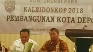 Pradi Supriana (kiri) didampingi Kadiskominfo Kota Depok dalam acara "Kaleidoskop 2018 Pembangunan Kota Depok" di Hotel Savero, Rabu 26/12/2018 (dok. KM)