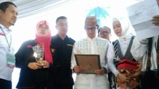 Calon Wakil Presiden Sandiaga Uno saat menghadiri Maulid Nabi Muhammad SAW Pribumi Bersatu di Curug, Kota Bogor, Kamis 27/12/2018 (dok. KM)