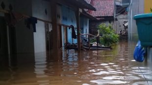 Banjir yang merendam rumah warga di kawasan Rancamaya, Kota Bogor, Rabu 2/1/2019 (dok. KM)