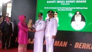 Serah terima jabatan Bupati dan Wakil Bupati Bogor 2018-2023 di Cibinong, Kabupaten Bogor, Senin 31/12/2018 (dok. KM)