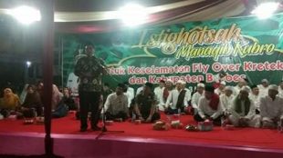 Istighotsah Manaqib Kubro di kawasan fly over Desa Kretek, Kamis 3/1/2019 (dok. KM)