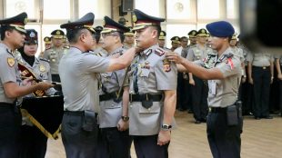 Prosesi serah terima jabatan Kapolresta Bogor Kota dari Kombes Pol Ulung Sampurana Jaya kepada Kombes Pol Hendri Fuiser (dok. KM)