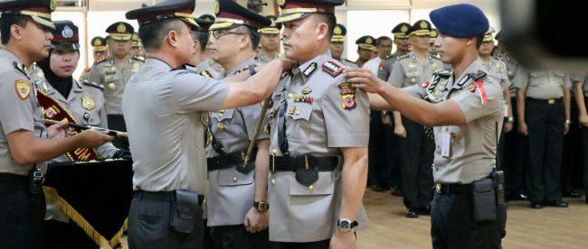 Prosesi serah terima jabatan Kapolresta Bogor Kota dari Kombes Pol Ulung Sampurana Jaya kepada Kombes Pol Hendri Fuiser (dok. KM)