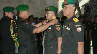 Prosesi serah terima jabatan Danrem 161/Wira Sakti di Kupang, NTT, Senin 7/1/2019 (dok. KM)