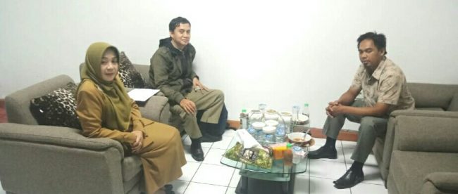 Ketua DPC PWRI Kabupaten Bogor saat bersama Sekdis DKP Kabupaten Bogor (dok. KM)