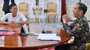 Presiden Jokowi saat berdialog dengan artis Agnes Monica (dok. KM)