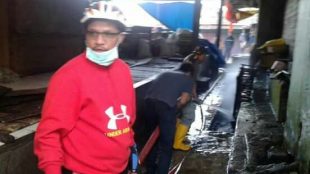 Bupati Manggarai Deno Kamelus saat pimpin ASN lakukan aksi bersih-bersih (dok. KM)