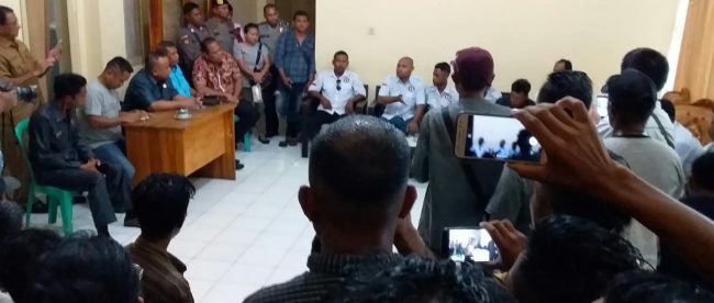 Keluarga Besar Bo'ik saat diterima lima anggota DPRD Rote Ndao, Senin 21/1/2019 (dok. KM)