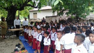 Sosialisasi bahaya penyalahgunaan narkotika BNNK Rote Ndao di SD Inpres Lalao (dok. KM)