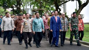 Presiden Joko Widodo beserta pimpinan TNI dan Polri menuju Rapat pimpinan di Istana Merdeka, Jakarta 29/1/2019 (dok. KM)