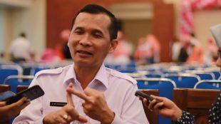Ketua PMI Kota Depok, Dudi Mi'raz saat diwawancarai usai acara Sosialisasi Bulan Dana PMI, Rabu 9/1/2018 (dok. KM)