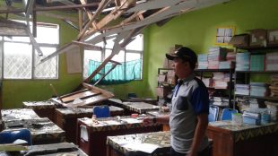 Robohnya ruang Di SDN V Neglasari Kabupaten Bogor (dok. KM)