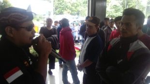 Aksi unjuk rasa LSM Pendekar di depan Kantor Bupati Subang, Rabu 23/1/2019 (dok. KM)