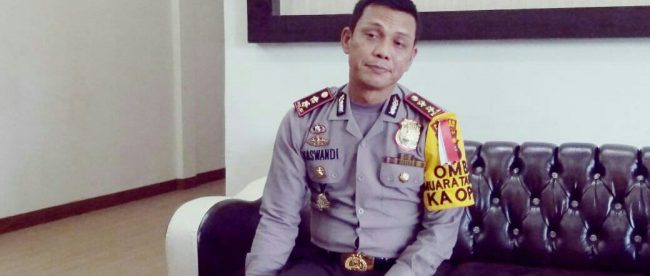 Kapolres Pelalawan, Riau, AKBP Kaswandi Irwan memberikan keterangan pers terkait video keributan masyarakat dan polisi yang beredar di kalangan warga Pelalawan (dok. KM)