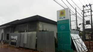 Renovasi Gedung Kantor Rayon PT. PLN Area Bangka yang diduga molor dan tidak memasang plang proyek di Selindung Baru, Kecamatan Gabek, Kota Pangkalpinang, Provinsi Babel (dok. KM)