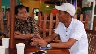 Owner Kedai Nduy saat diwawancarai jelang perayaan HUT ke-3 Kedai Nduy, Selasa 12/2 (dok. KM)