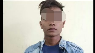 Tersangka AM alias AL (20) yang diduga membacok ayah kandungnya sendiri hingga tewas di Desa Pandau Jaya Kecamatan Siak Hulu, Kabupaten Kampar, Riau (dok. KM)